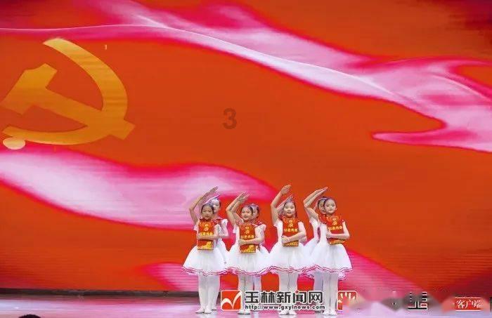 巨款英乙队主场踢曼联获40万镑转播费,球队最高薪每周3500镑