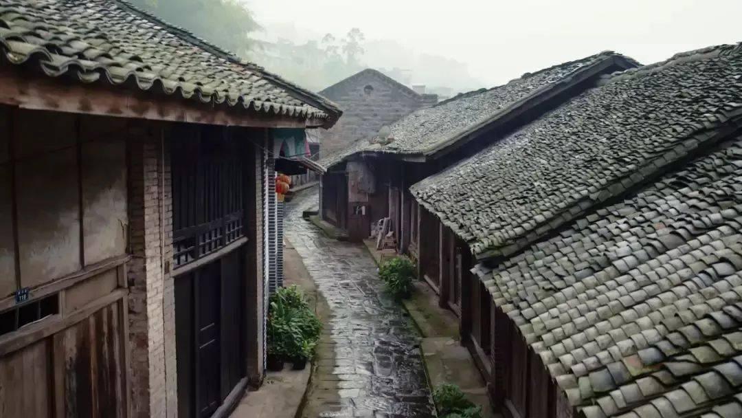 婧婧整理卧室